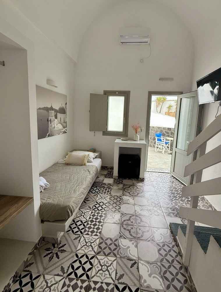 Giasemi Fira Studios