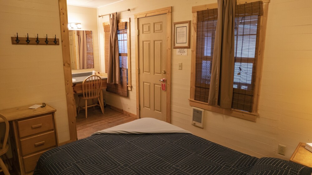 Whittaker's Motel & Historic Bunkhouse