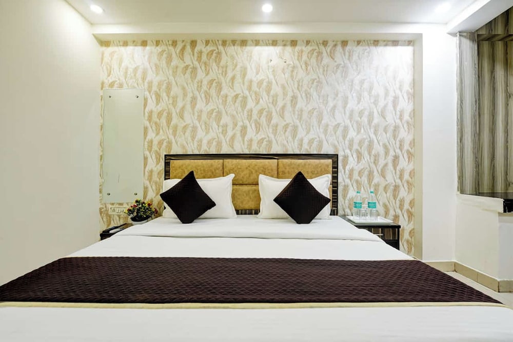 Hotel Lookout Stay Delhi IGI Airport