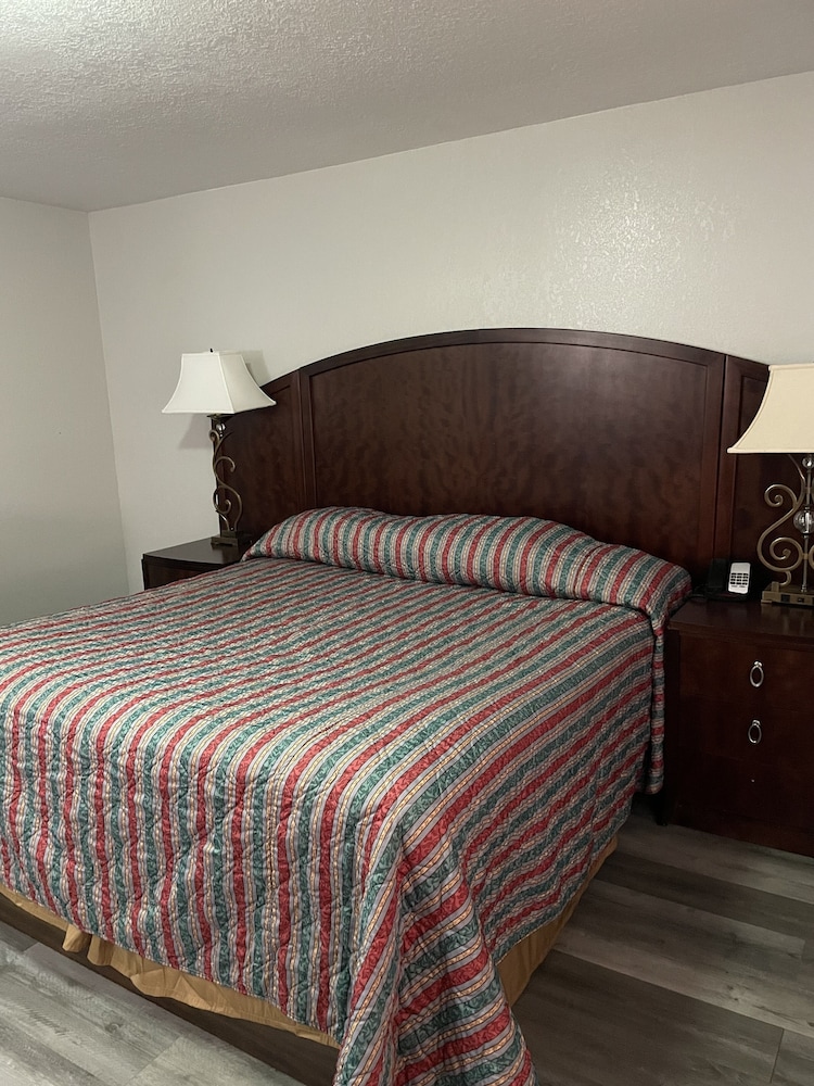 Four Corners Inn