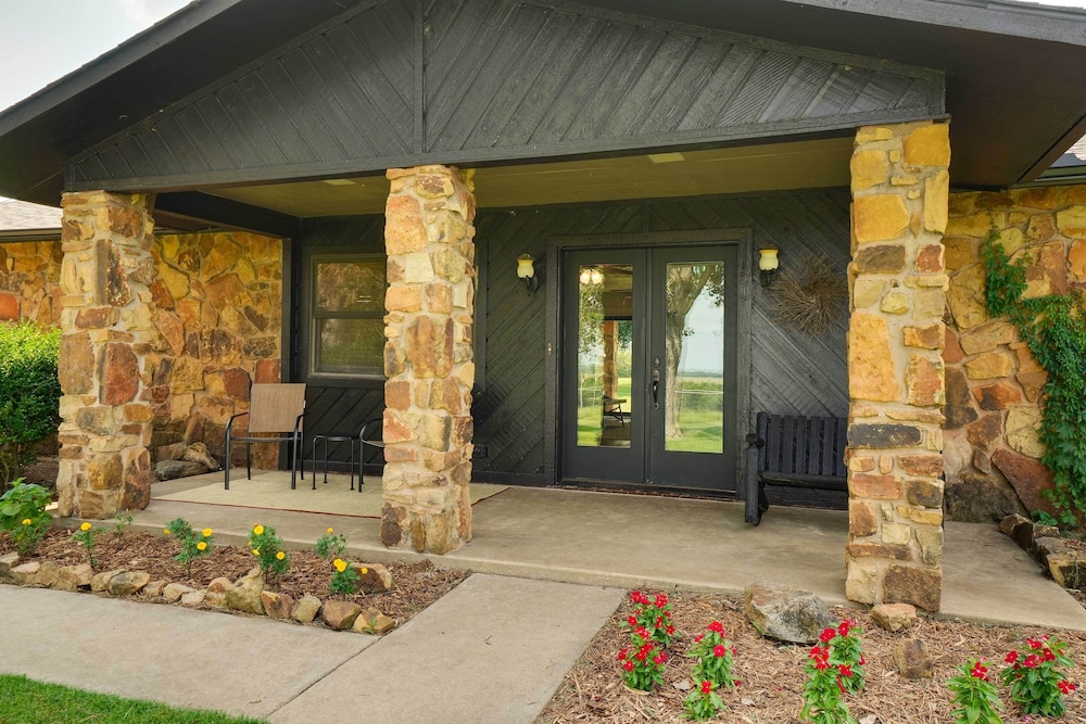 Spacious Country Home Near Ft Sill & Medicine Park view 5