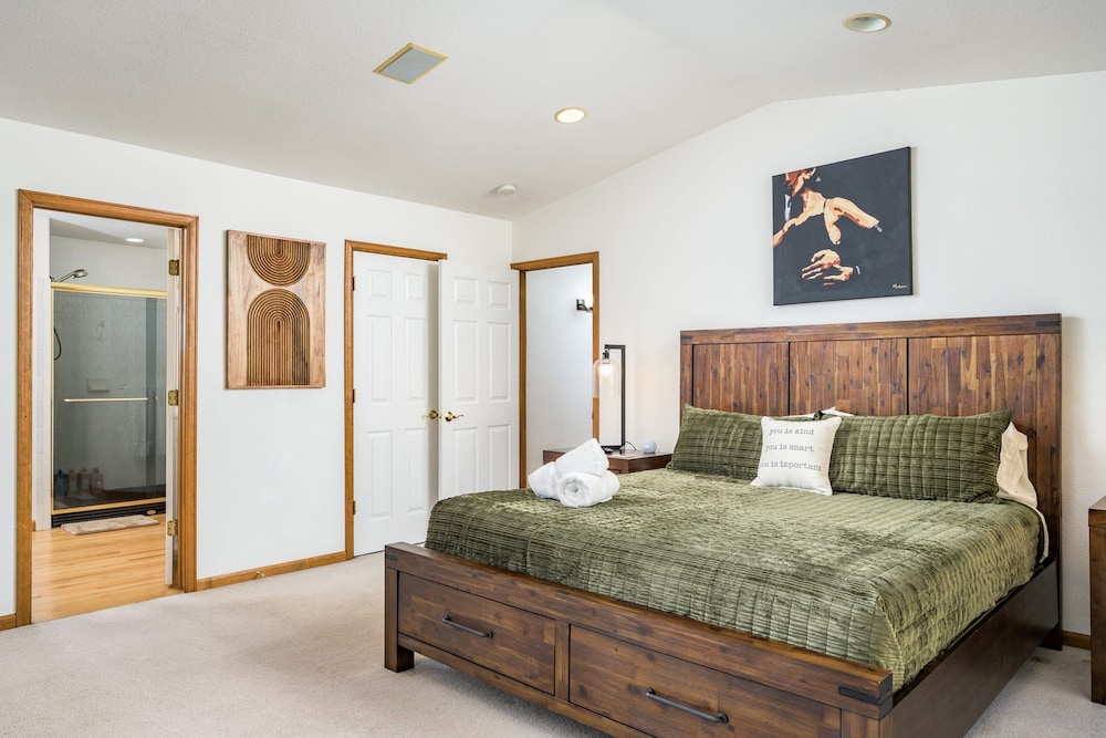 Mountain View Apartment Near Downtown Trails