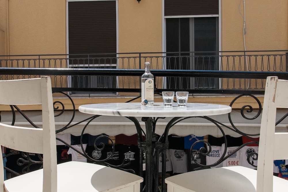 Step One - Luxury Suites right in the heart of Acropolis next to metro station