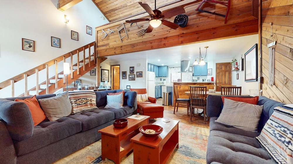 Mammoth Sierra Townhomes #25 3 Bedroom Condo