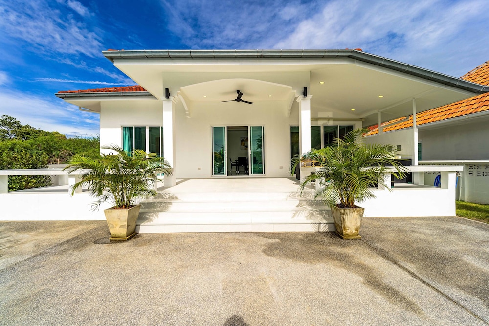 4 Bedroom Private Pool Villa - OV10 view 3