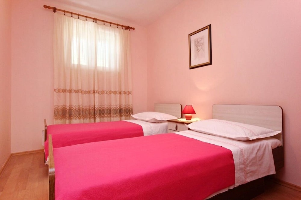 Ljube - Quiet Location & Close to the Beach - A4 view 3