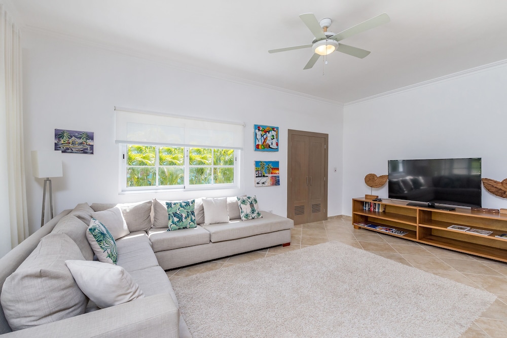 Beautiful 5-BDR 2 levels villa for rent