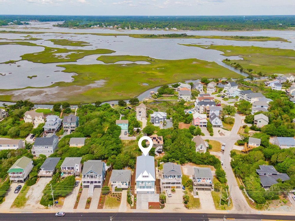 Anchors Aweigh by Topsail Realty