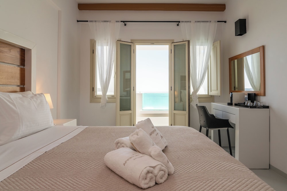 Apeiron Blue Santorini - Sustainable Adults Only 14+ 3