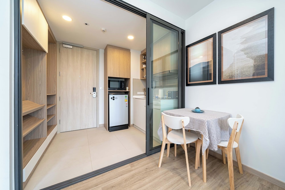Laguna Skypark 1BR Apartament B2405 view 4