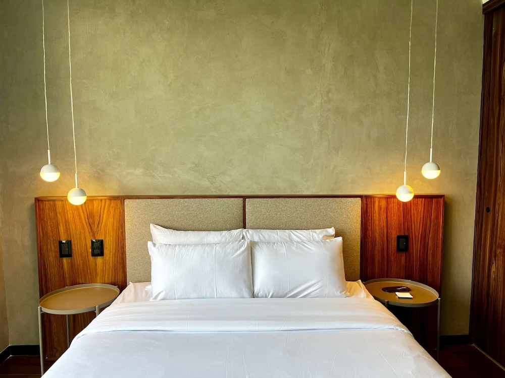 w Amazing 2BR With Elegant Balcony in Roma Nte photo 3