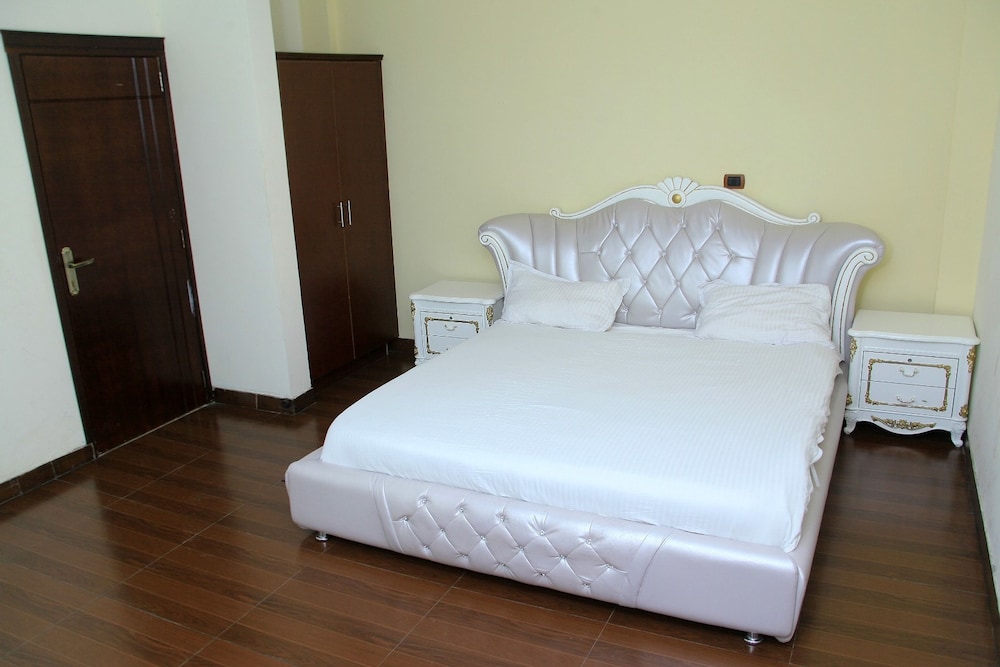 Bnow Hotel