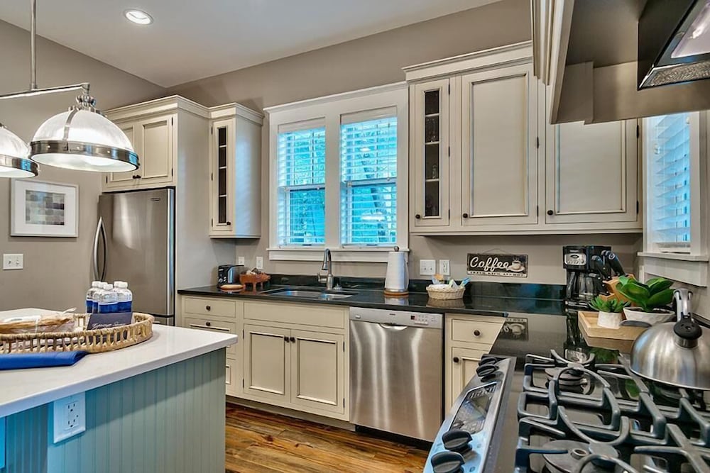 Ocean 52 3 Bedroom Holiday Home by Five Star Properties