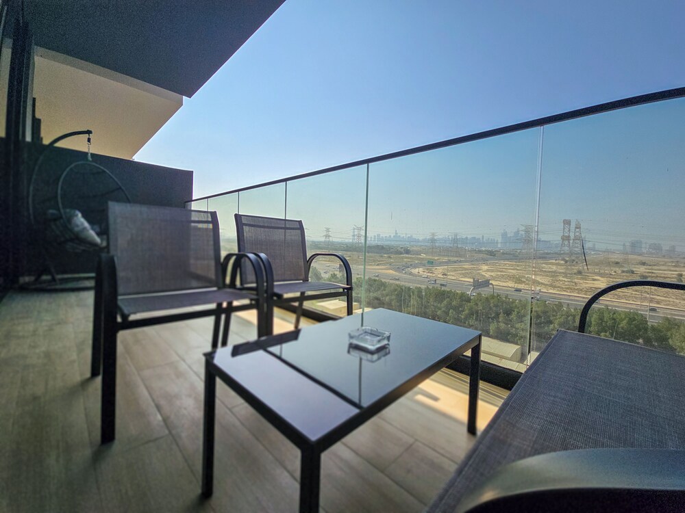 Easygo- Stylish 1bdr Binghatti Corner