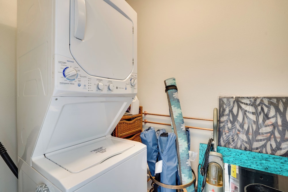 Walk to Redington Beach: Renovated Duplex w/ Patio