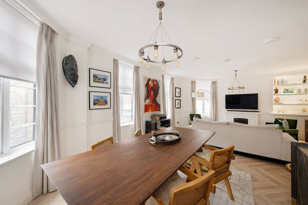 Luxury 3-bed Marylebone Home Security Elevator