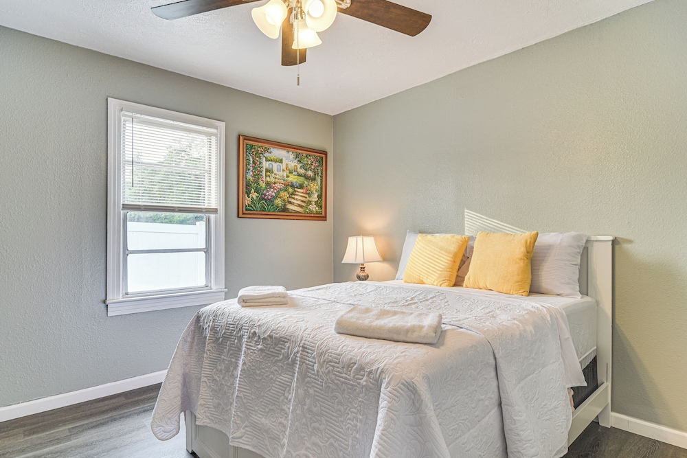6 Mi to Busch Gardens: Family & Pet Friendly Home