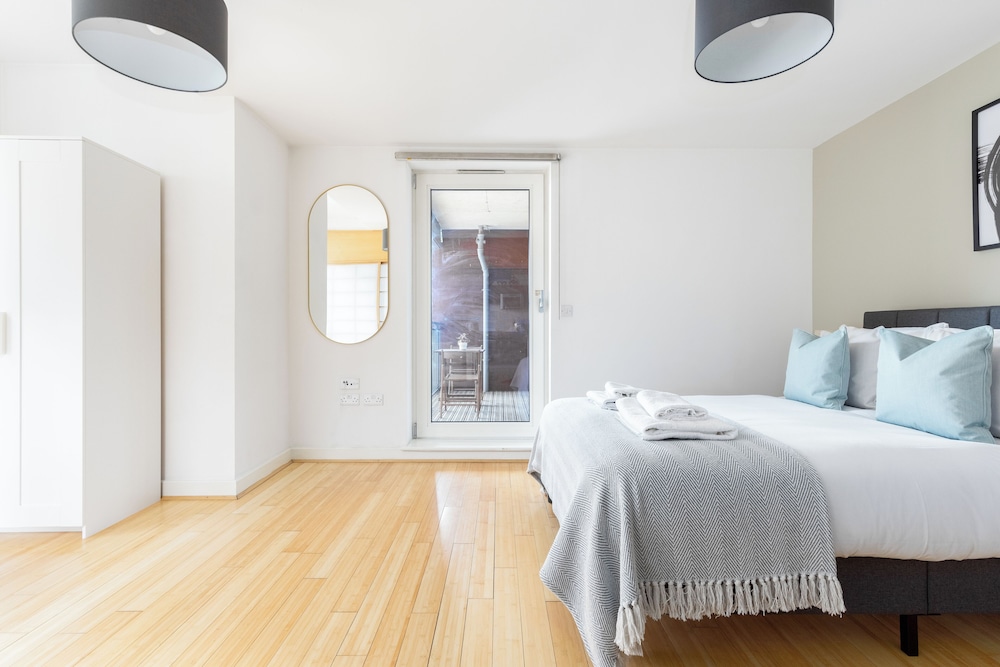 Spacious 2 Bed Apartment in Dalston