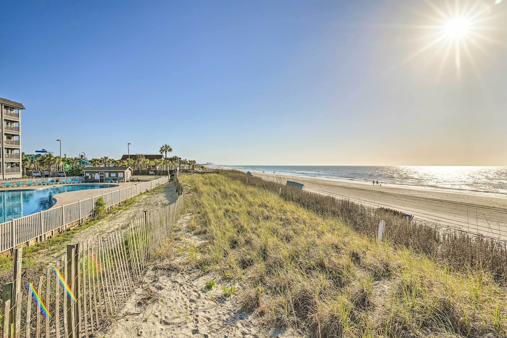 Oceanfront Resort Condo w/ Balcony in Myrtle Beach