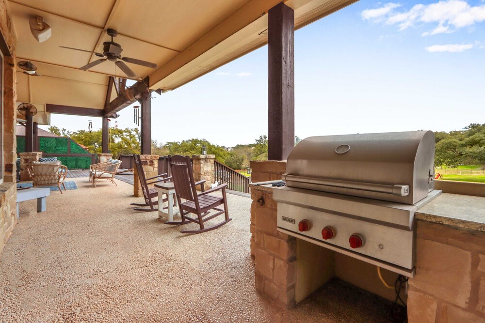 Piece of Haven A Hill Country Retreat for 7!