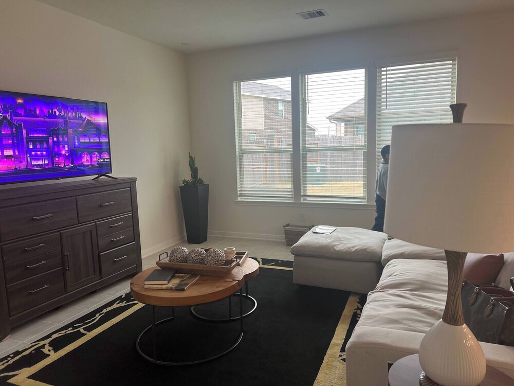 Summerhouse Villa 4br 2 and Half ba Home