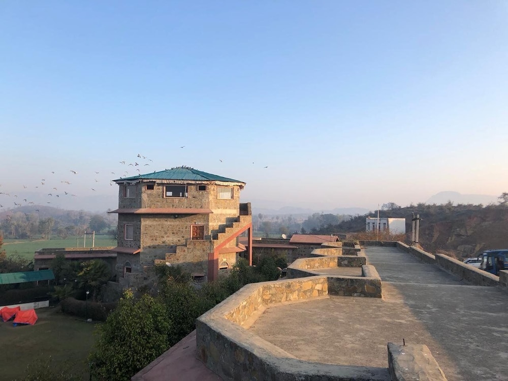 Van Chhavi Resort