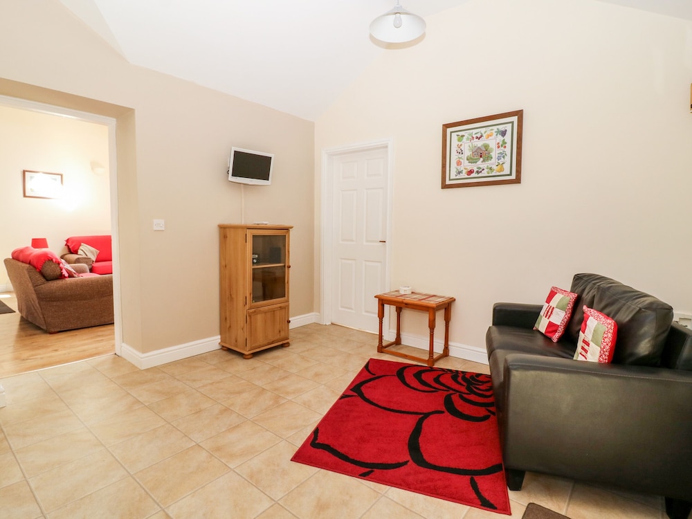 2 Pines Farm Cottages