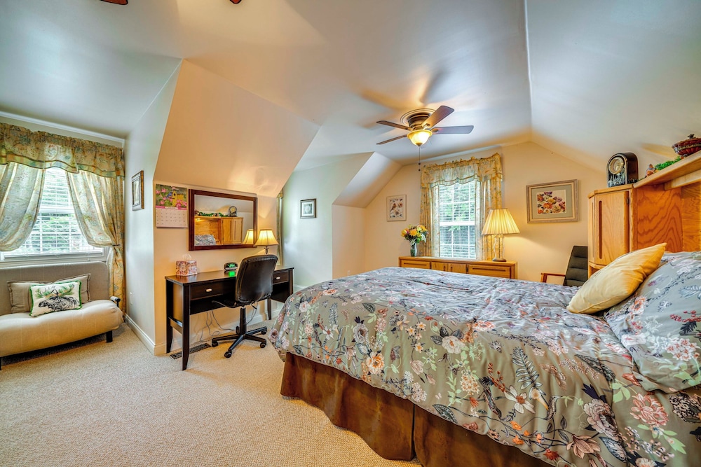 15 Mi to Louisville: Family Home w/ Private Yard!