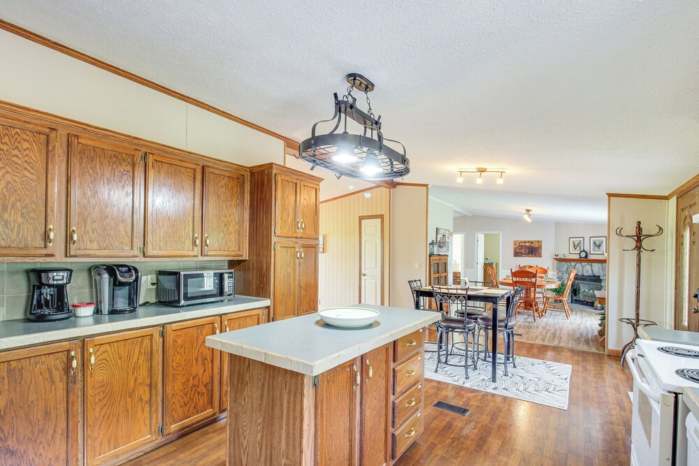 Large Private Yard: Home 16 Mi to Fall Creek Falls