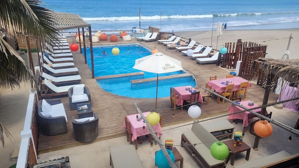 The Point Mancora - Beach Party Hostel