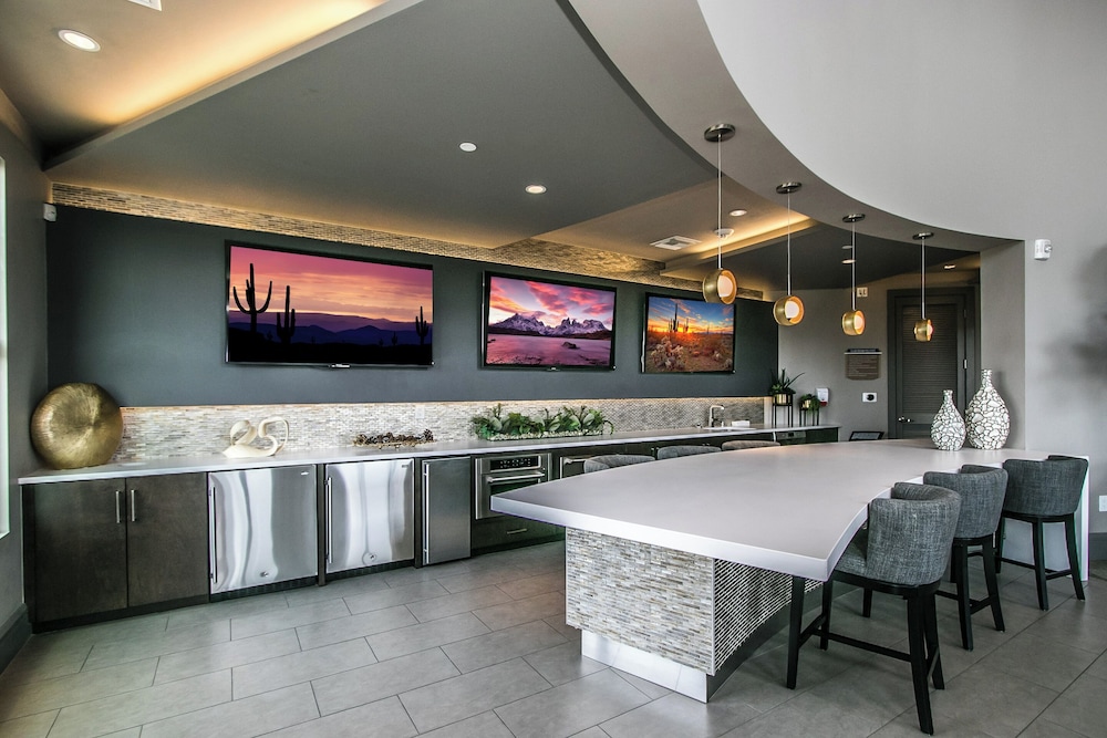 Rooftop Pool with Views-King Beds-Parking 1123 - Property Image 35
