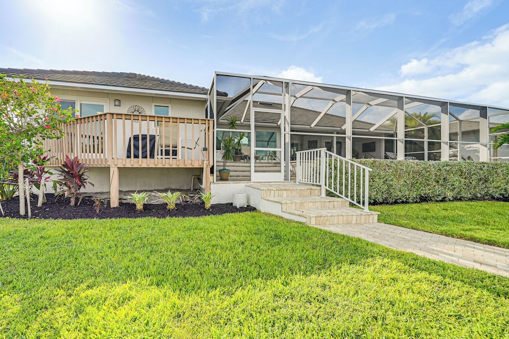 2 Mi to South Beach: Waterfront Home w/ Lanai!