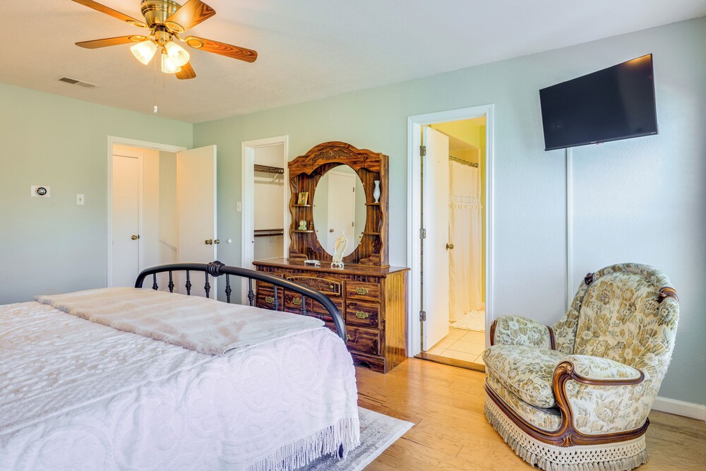 Hill Country Townhome: Close to Parks & Hiking