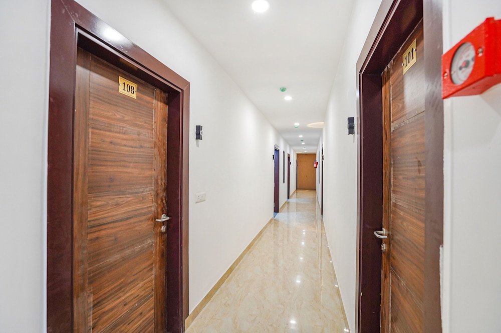 Fabhotel Amayra Inn