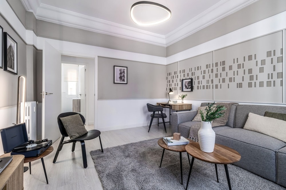 Paz - 4 Bedrooms and Terrace in Castellana