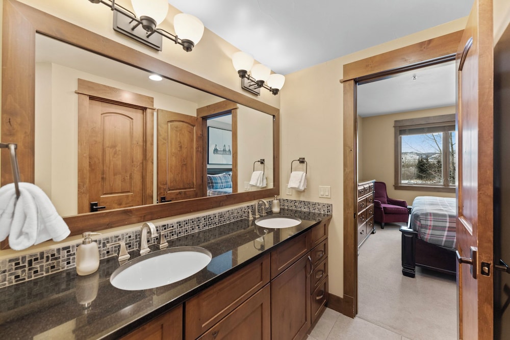 Watertower Place Condos Unit 202, Building B
