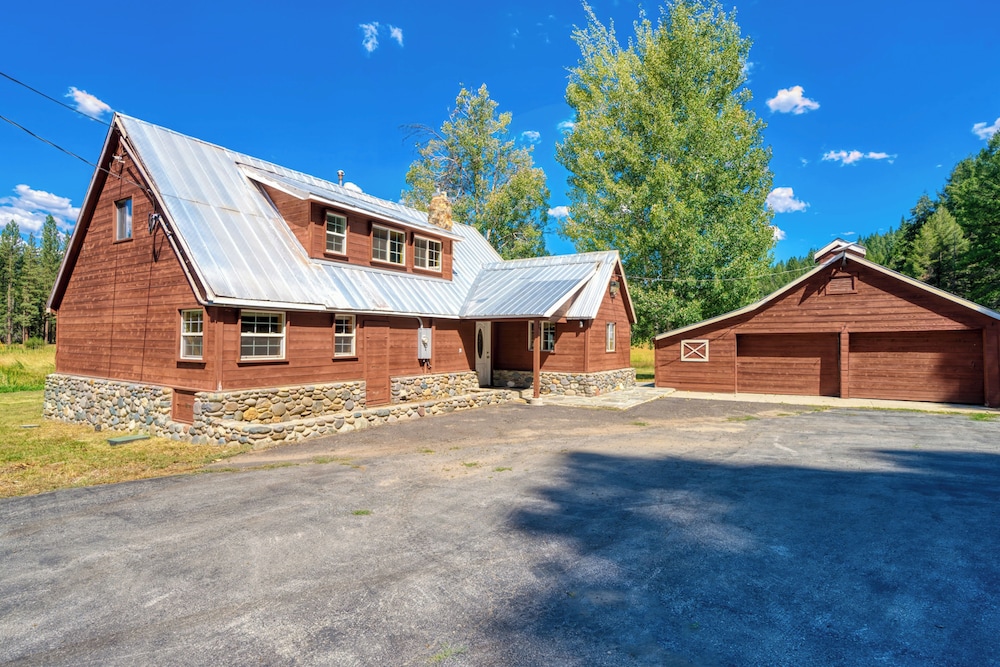 Gorgeous, Dog-friendly, Riverfront, 200-acre Ranch
