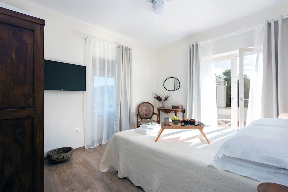 Iliopetra House 2 - Corfu Retreat With Jacuzzi