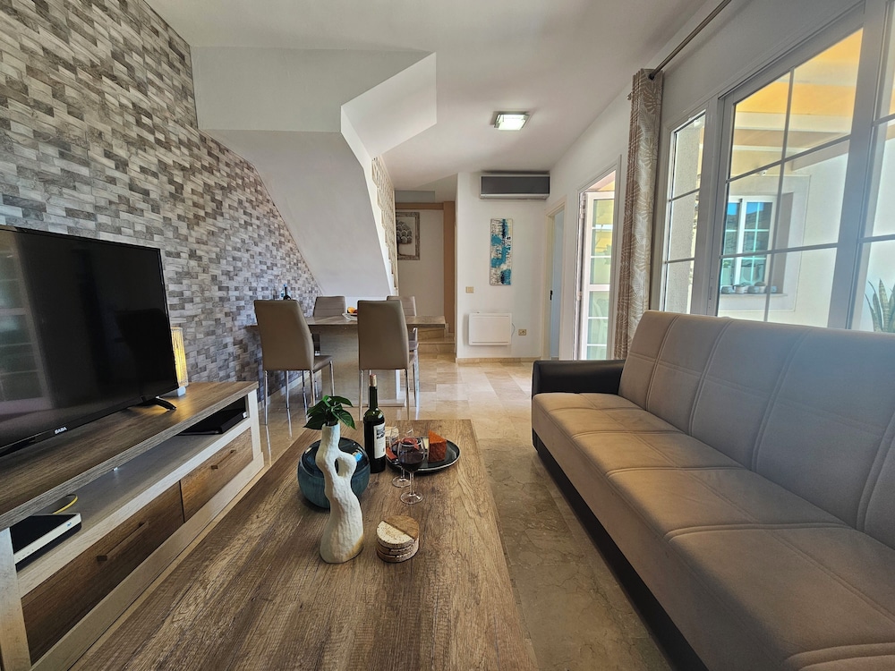 Welcoming and Modern Holiday Home With Access to Swimming Pool