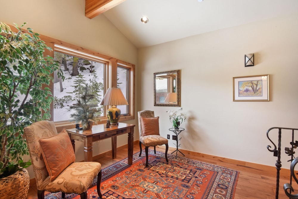 Lake Tahoe Vacations - Wulf's Lodge at Squaw Valley - Property Image 8