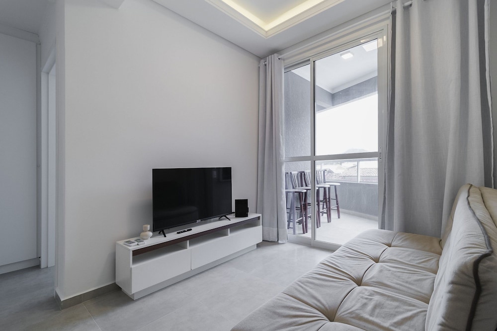 Apt w/ BBQ 300m From the Beach in Floripa Res201