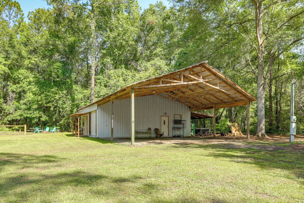 Lake Butler Cabin on 5 Acres w/ Fire Pit!