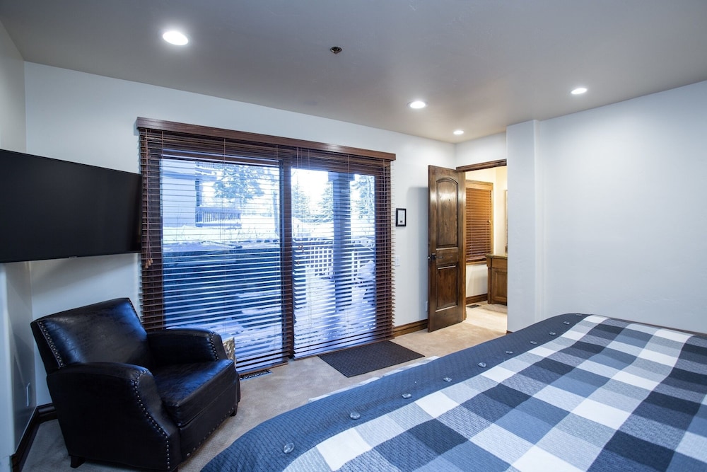 Ridgepoint at Deer Valley Resort - Three Bedroom with Hot Tub #124 3 Condo