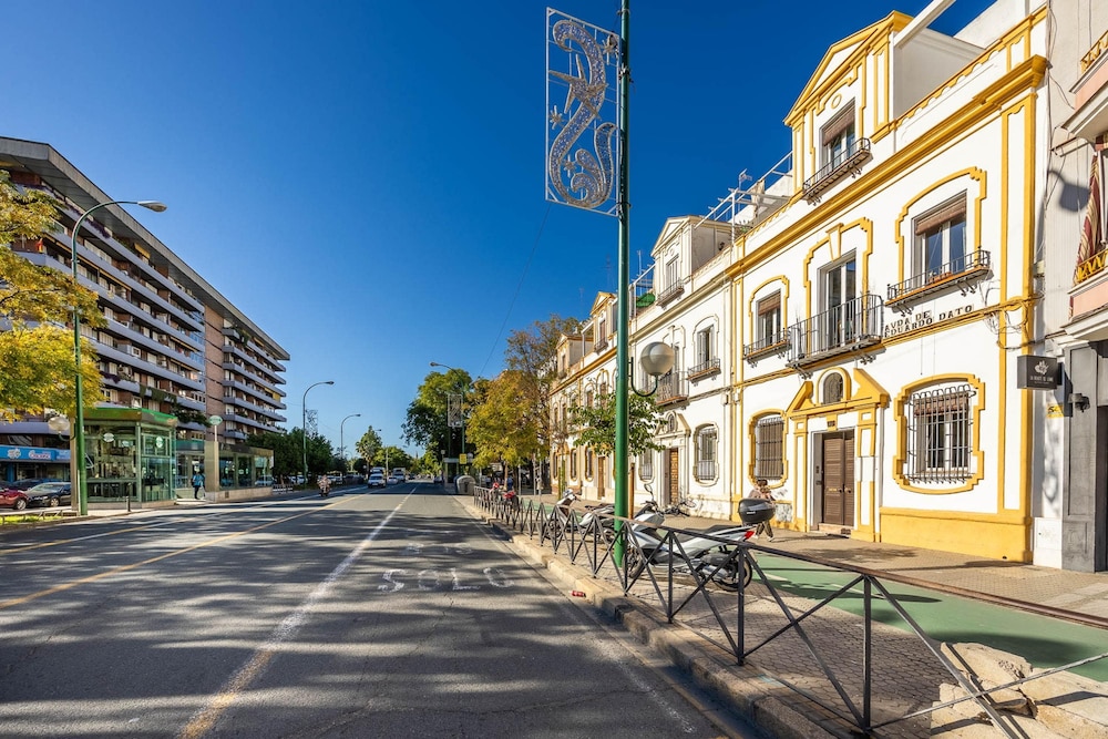 Cheerful 6 Bedroom House in Seville With Terraces