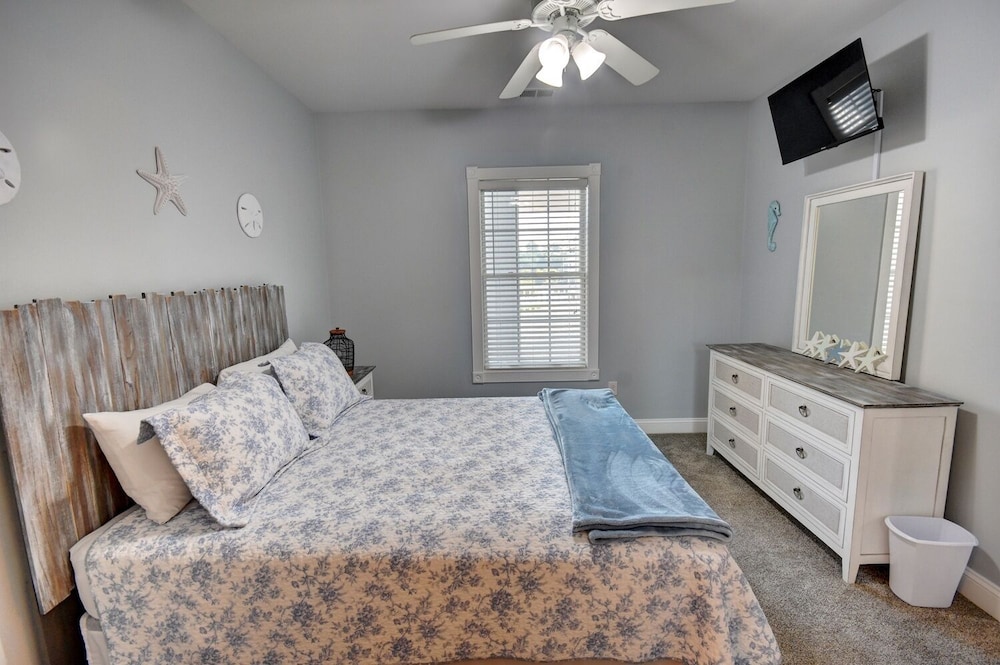 4827 Magnolia Lake Drive, #302 3 Bedroom Condo by RedAwning view 5
