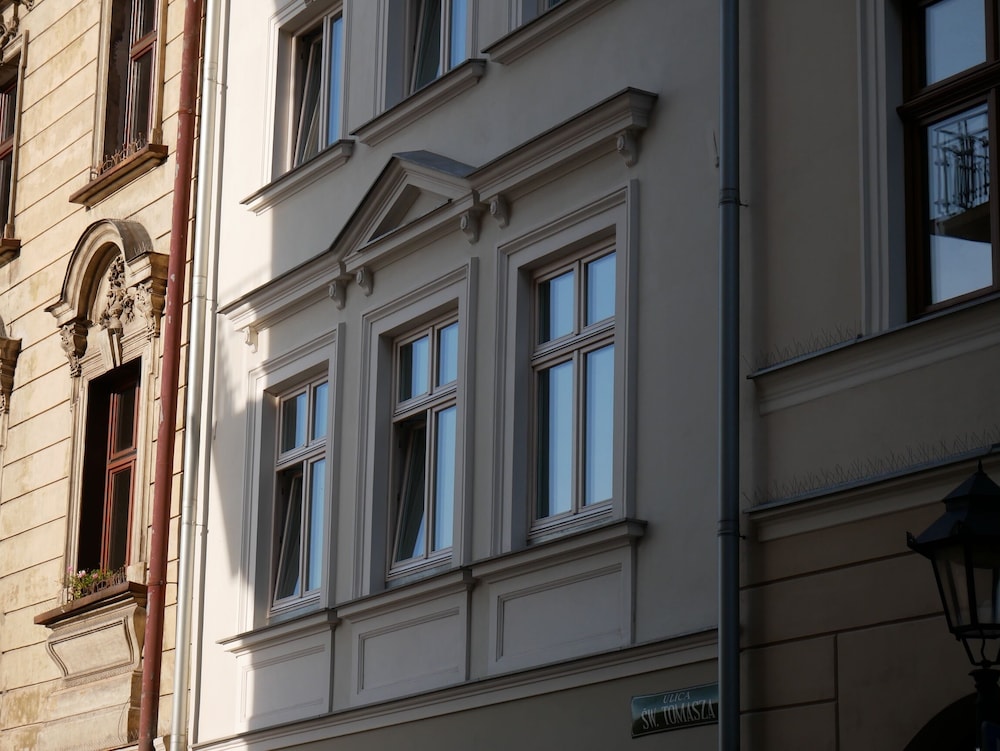 Hotel Ermine Suites - Image 1