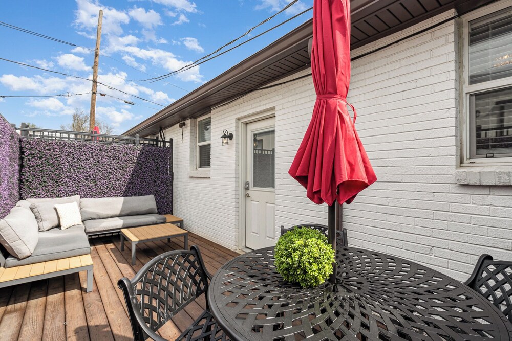 Lucent Pearl - Private Patio - Near Broadway