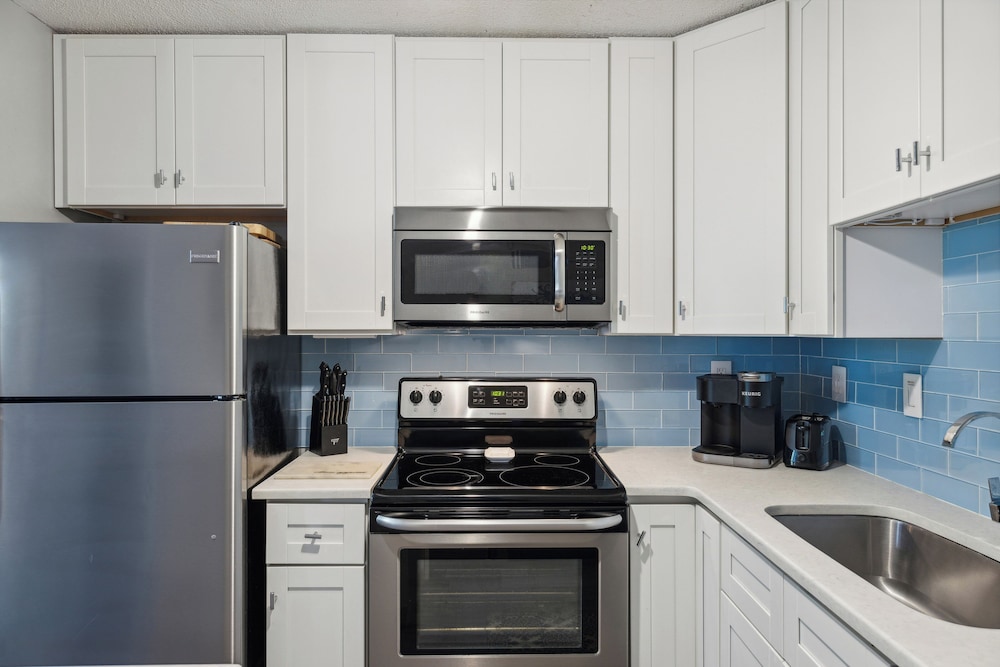 Seaside Bliss Retreat Coastal Condo for 6 view 5