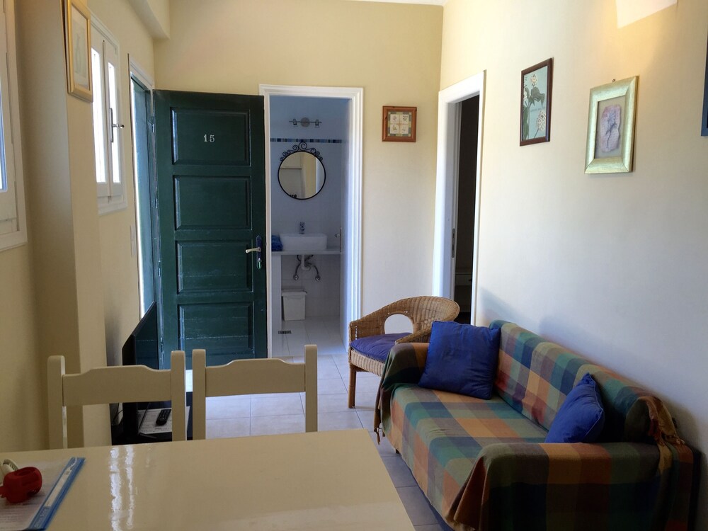 The Mayflower Studios & Apartments photo 2