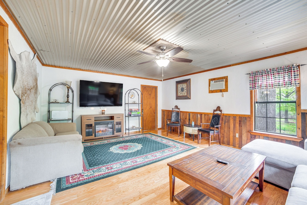 Walk to Water: Lake O' the Pines Cabin